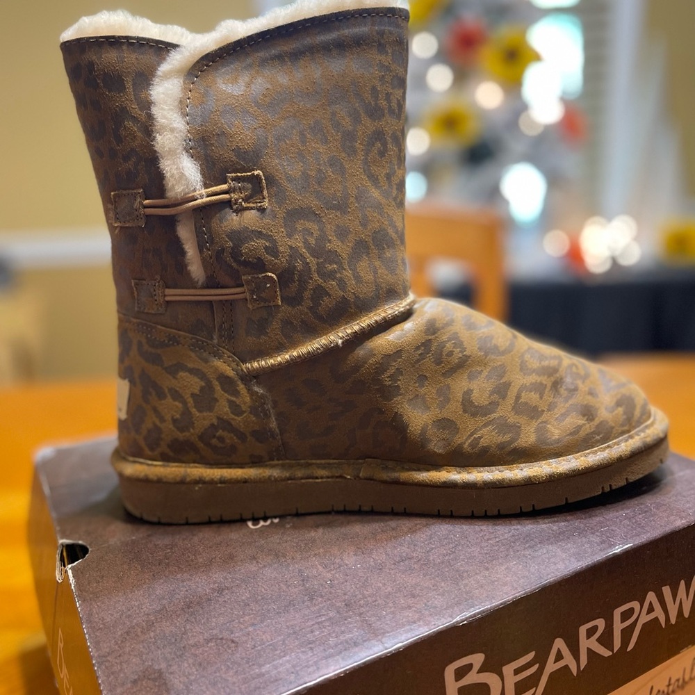 Bearpaw Gently Used Leopard Boot Women’s Size 10. Worn Maybe Twice